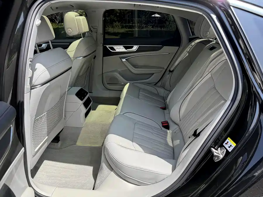 900x675_0_q87_c42_autohomecar__ChxpVmo17qmARkiDAAdm2fGoKaM470.jpg.webp